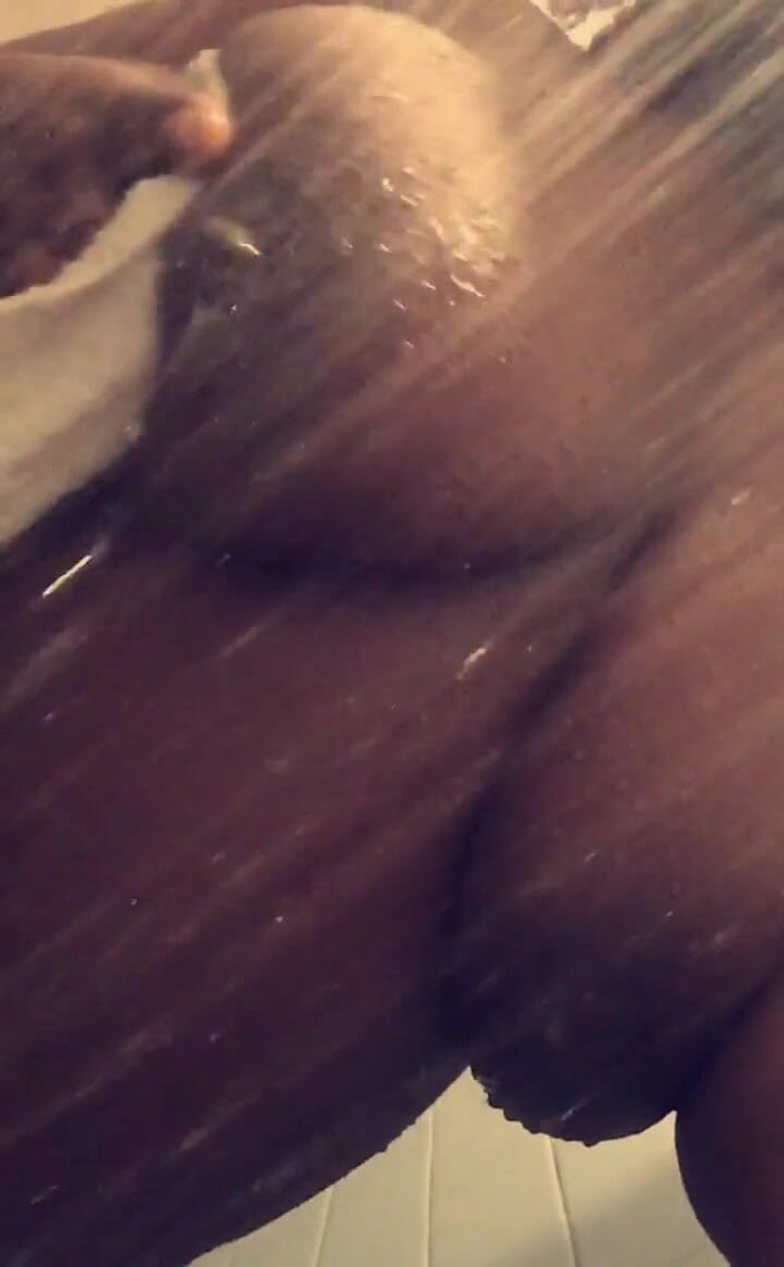 Juicy the houdini: Schau dir meine Dusche an