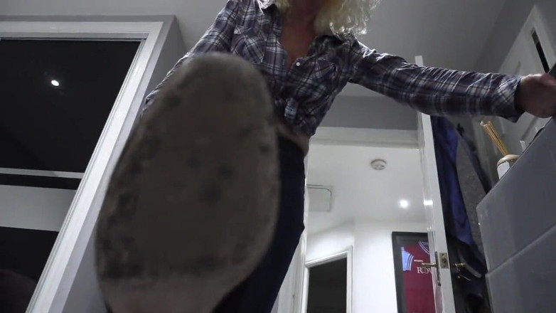 MartinsMrsMilf: Vidéo d’humiliation avec des bottes