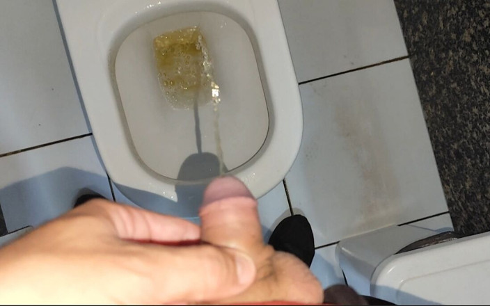 DaddyDoted: Zlatý déšť ráno v šatně v práci.