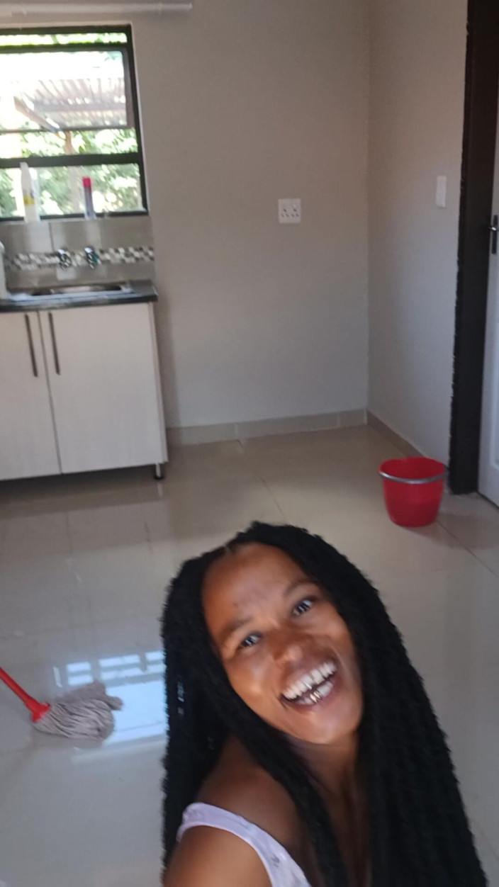 MphowaLepona: Je bouge ma bidy comme un reptile