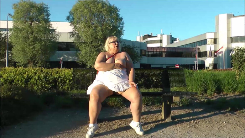 Lexie Cummings: Миготить в аеропорту