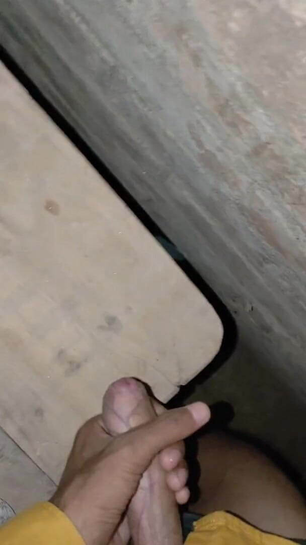 Desimast7: Gran polla se corre en la cama