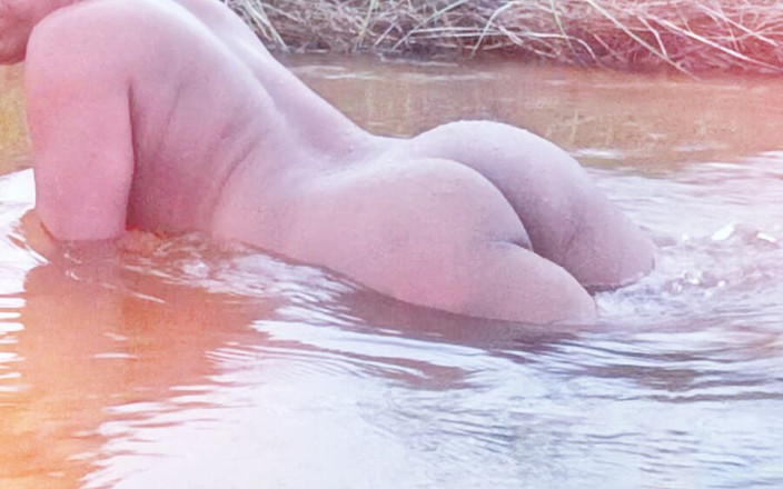 HotFillings555: Selfie Butts Show