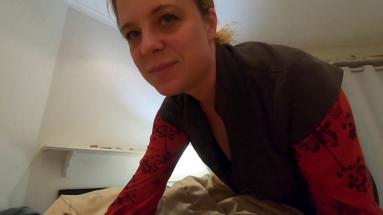 Erin Electra: Madrasta ajuda você com sua madeira matinal (POV)
