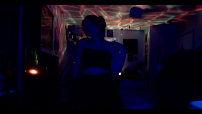 Alli Anderson: Phòng như một câu lạc bộ