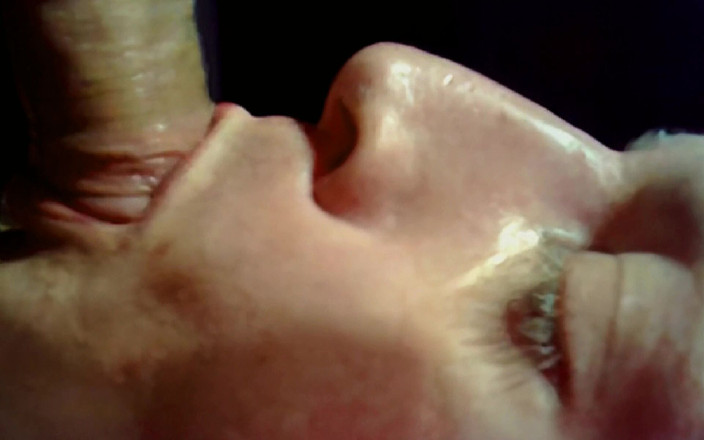 Lov2selfsuck: Primo piano caldo Auto-succhia Sperma in bocca