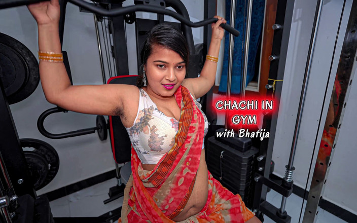pinki_cute: Desi Chachi Antrenament în sala de sport cu sari