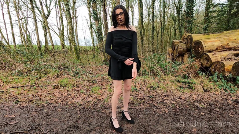 The Midnight Minx: Gotický crossdresser nadržený v lese