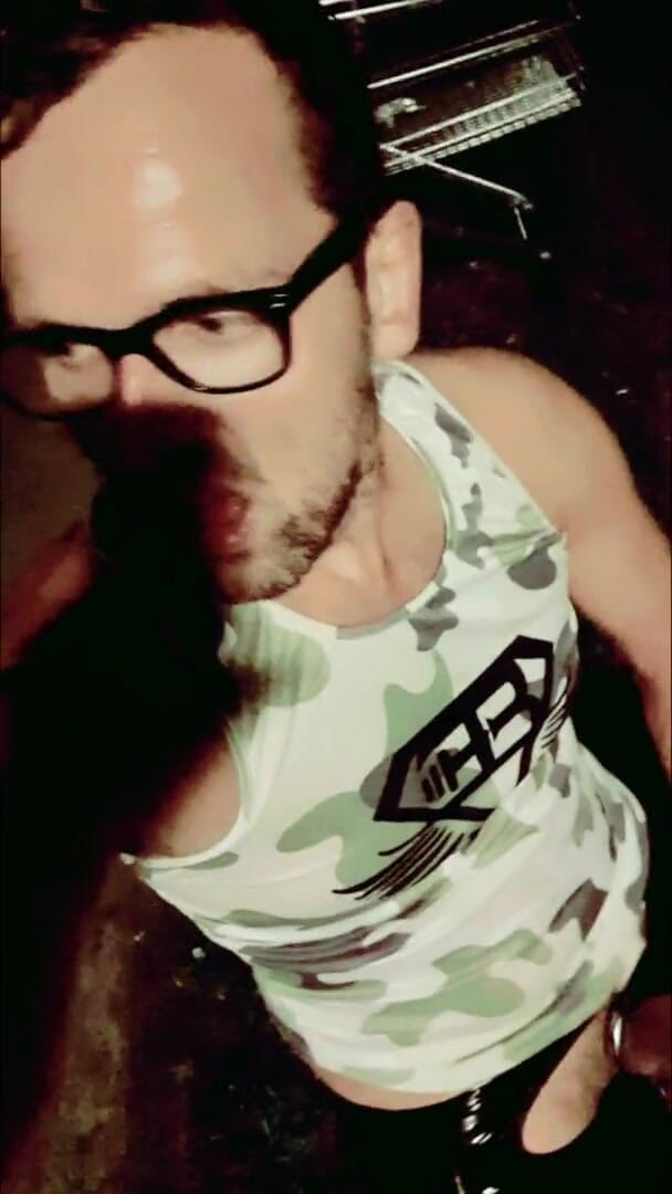 Slutboyben: Slutboyben cam4 seksi lateks sürtük herkesin içinde ifşa