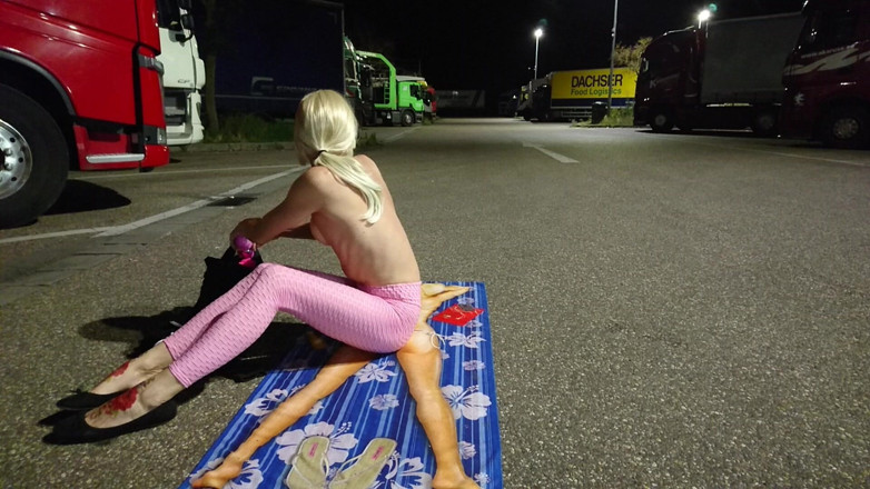sweetfeet29: Nagi przez truckerów