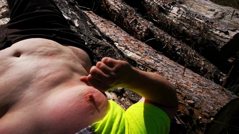 Bouncy Tits Action: Výprasek prsou na běhu