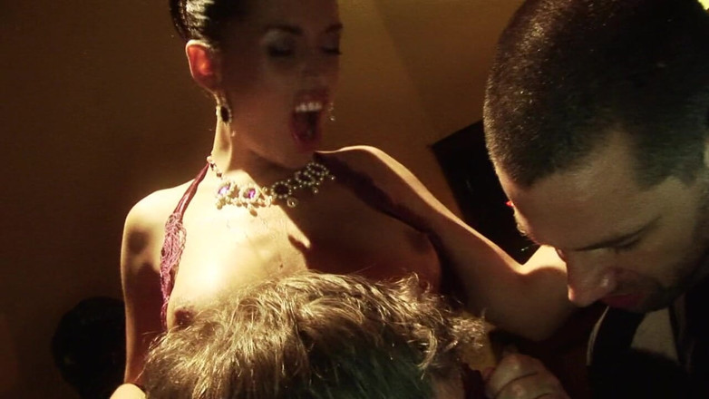 2 Guys 1 Girl: Một con cu chỉ đơn giản là không đủ cho một nữ...