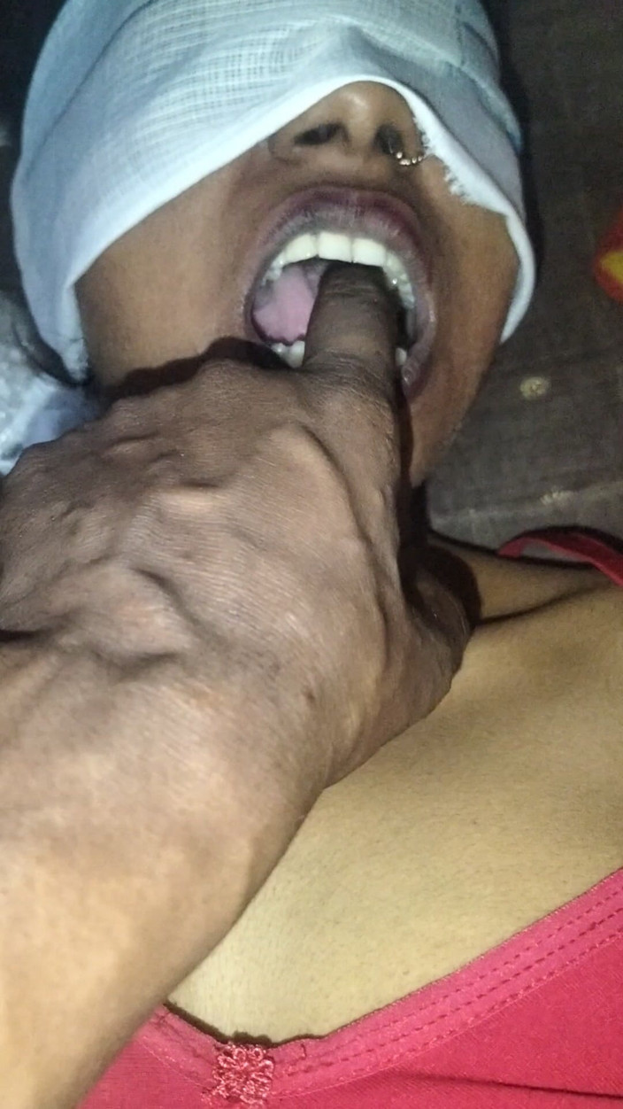 Desi kutiya: Desi vesnická Bhabhi si užívá tvrdý sex