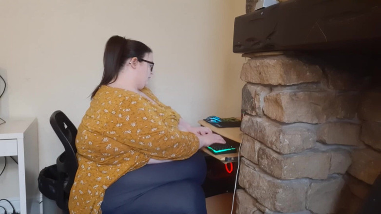 SSBBWLadyBrads: İş yerindeki en şişman kız - mücadele ediyor