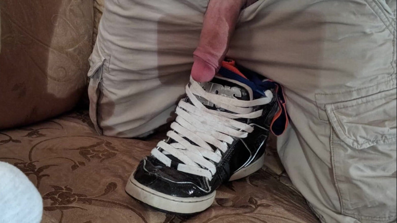 Sneakersmax98: Osiris Turnschuhe, große ladung und sperma tragende Cargo-shorts