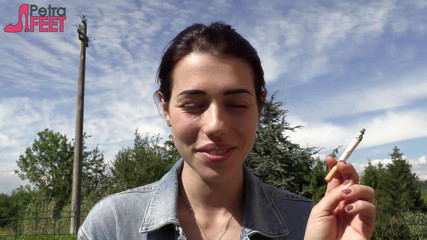 Smokin Fetish: Petra thích bú cu ngoài trời