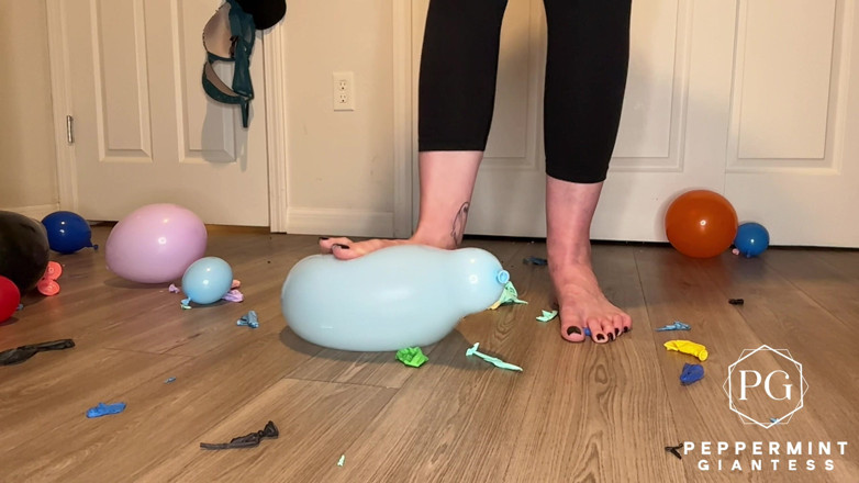 Peppermint Giantess: Akankah pop!? Kaki raksasa vs balon tanpa alas kaki, sandal,...