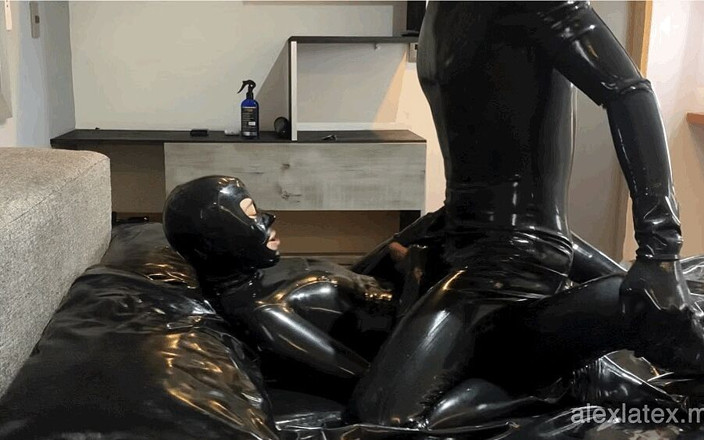 Alex Latex: Primo sodomizzazione in lattice con ragazza gloomy, Parte 2 - Alex Latex