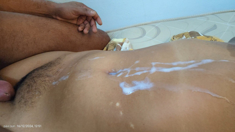 Pavi sun: India tiene coño peludo y mojado lamiendo