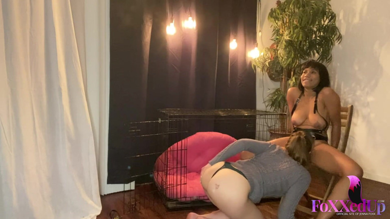 Jenna Foxx: Jenna Foxx, MILF soumise, adore faire plaisir à la chatte et...