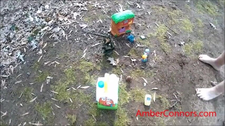 Amber Connors: Amber čůrá