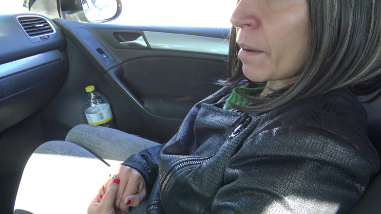 Stepmom Susan: Mon beau-fils excité m’a suppliée de montrer ma chatte poilue