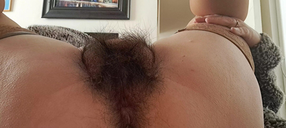 Mommy big hairy pussy: MILF masáž klitorisu