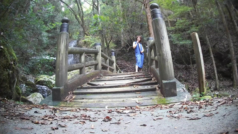 Mayumi Kanzaki: Japanische MILf im freien