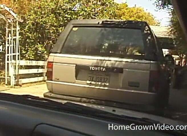 Homegrown Handjob: Lieve kleine Tabitha trekt grote lul af in de auto