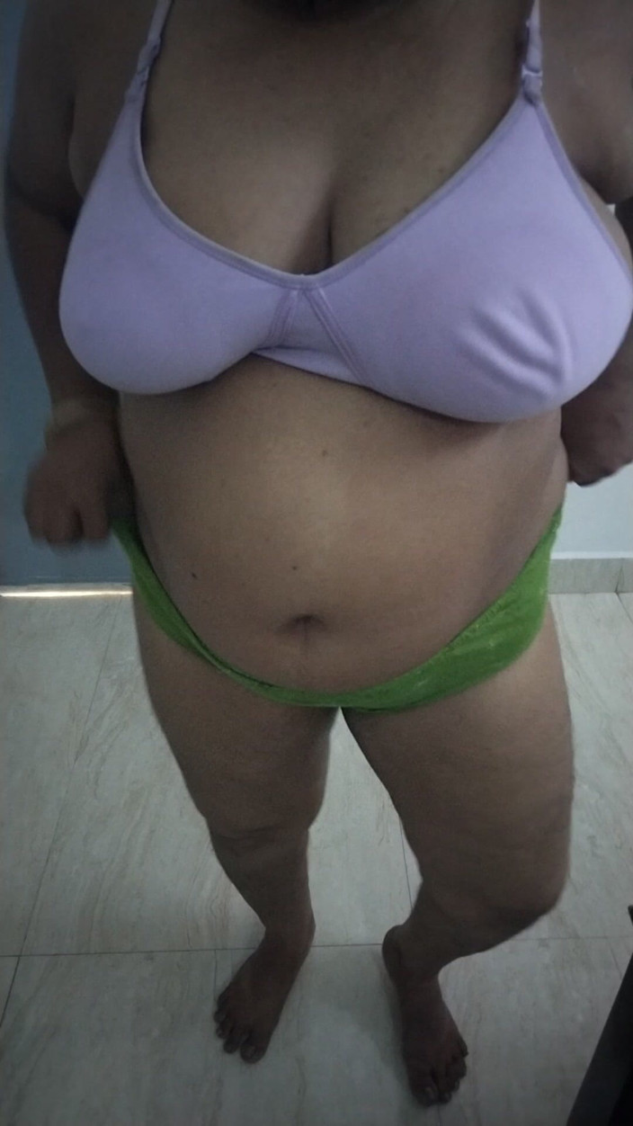 Benita sweety: Une robe sexy se fait porter après le bain