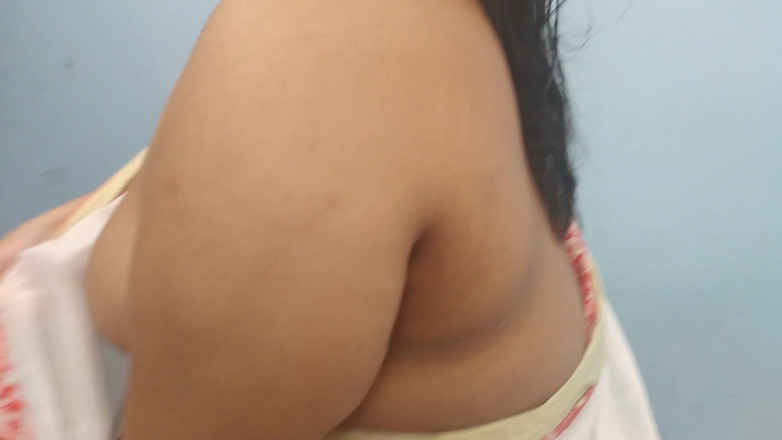 Aria Mia: Ao lado, tia sexy sem blusa peituda seduz empregada garoto