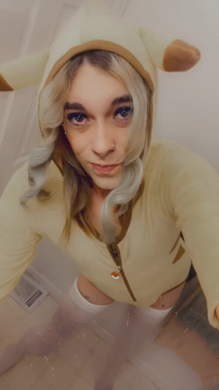 CarmenMelatonin: Napalona PikaGirl uwielbia seks