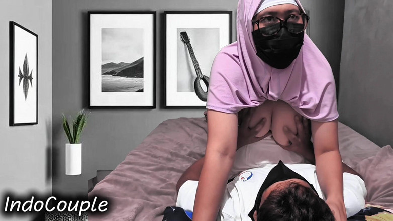 Indo Couple: Bokep Indo Viral 2025 Ibu MILF Indo Punggung Besar Naik Enak...