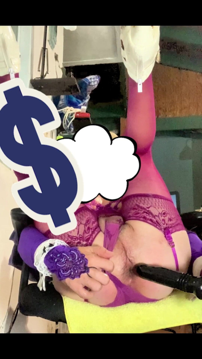 Benito414: Travesti juega con anal