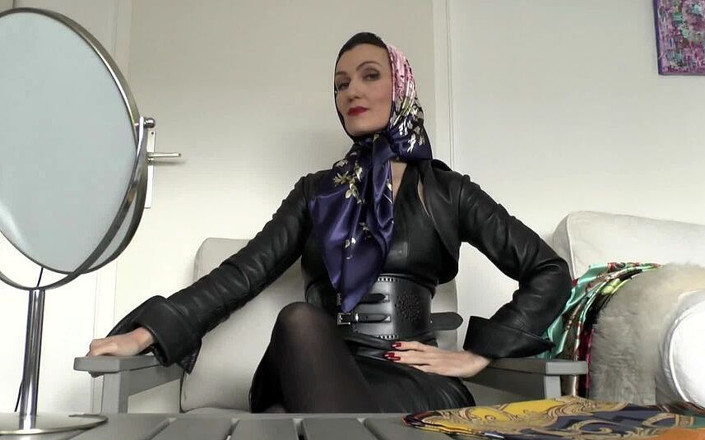 Lady Victoria Valente: Yeni saten başörtüsü uyanıyor ve başörtüsünde mastürbasyon yapıyorsun!