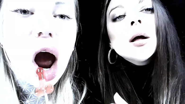 Goddess Misha Goldy: Candy et taquinage cruel - pour nous