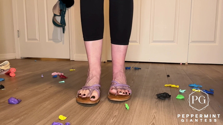 Peppermint Giantess: 그것은 팝업 것인가!? 거대한 발 vs 풍선 맨발, 샌들, 밴 소멸