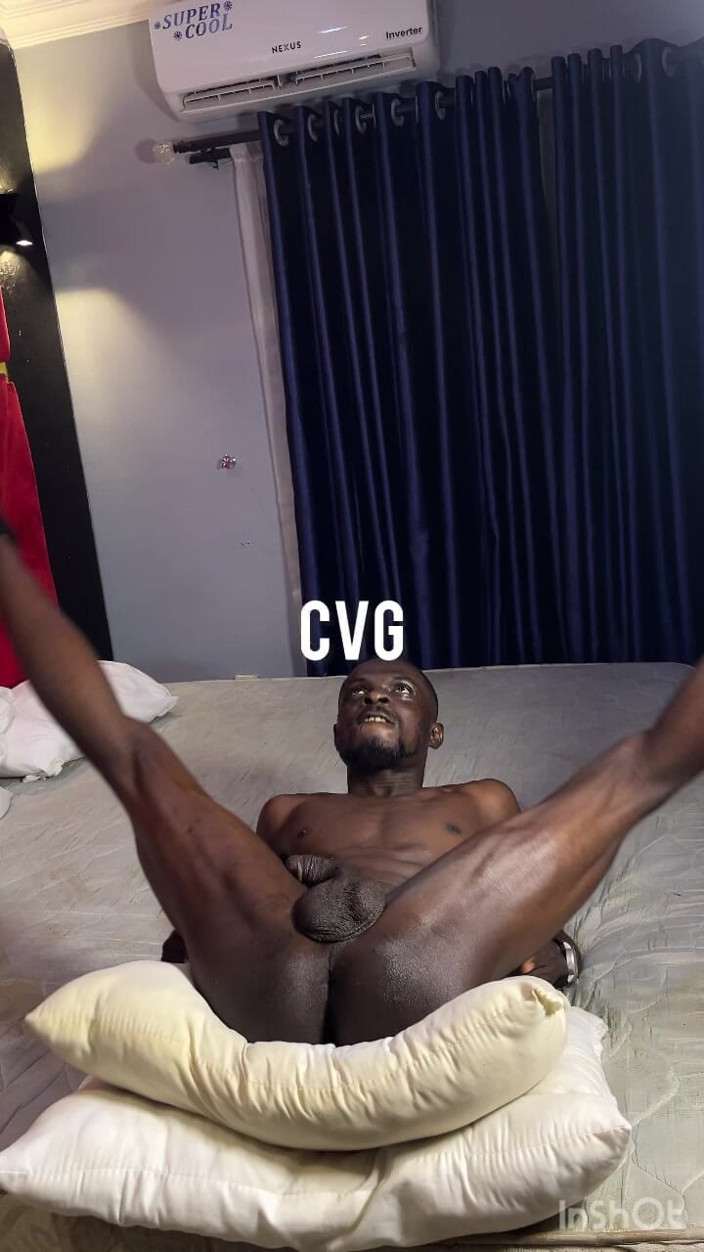 Creamyverseguy2: Ele me fode sem lubrificante