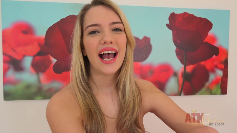 ATKIngdom Fans: Kenna James se svléká a pózuje na castingu
