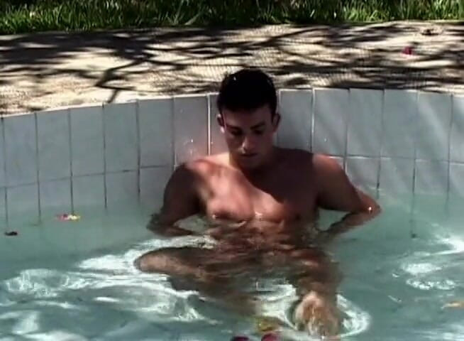 Bareback TV: Adam güneşli bir günde mastürbasyon yapıyor