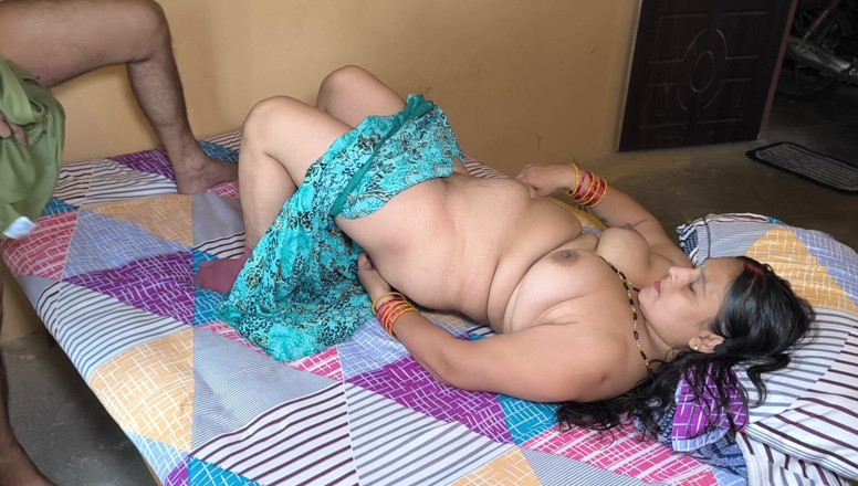 pujaprem: Pooja se fait remplir la chatte