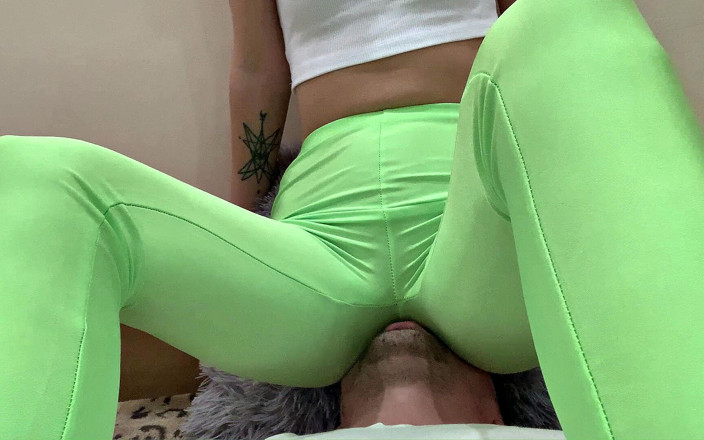 Petite Princesses Femdom: Lifestyle-domina teil 2 kira in grünen yogahosen - Fußanbetung, Trampling, Arsch- und...