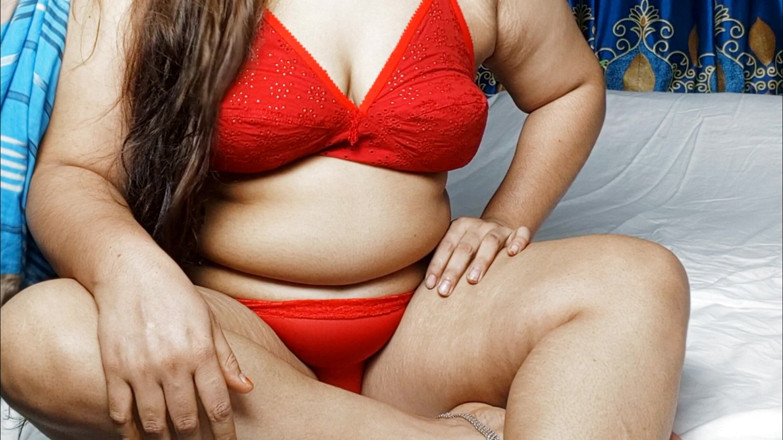 Nadiyabd: Roztomilá bangladéšská přítelkyně dává drsné kouření - Desi Bhabi Deepthroat Cum