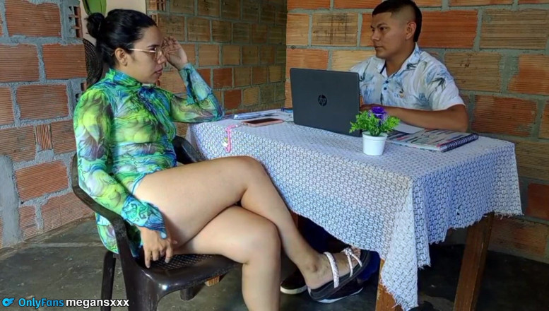 MeGanSxx: この女は仕事を欲しがっていて、私は彼女に彼の乳を飲ませた。