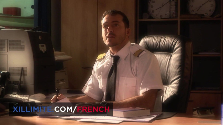 French girls at work: Čtyřka v kabině na letišti