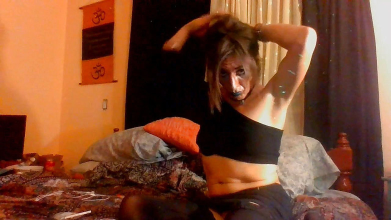 Zoe Marlow: Transexual sexy fumando 120 y presumiendo