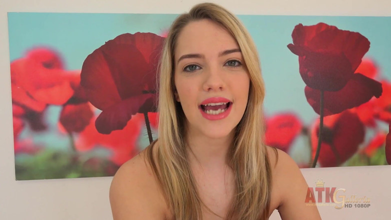 ATKIngdom Fans: Kenna James si spoglia e posa al casting