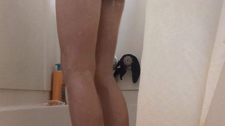 Pantyhose Jasmine: Stoking cokelat basah di kamar mandi