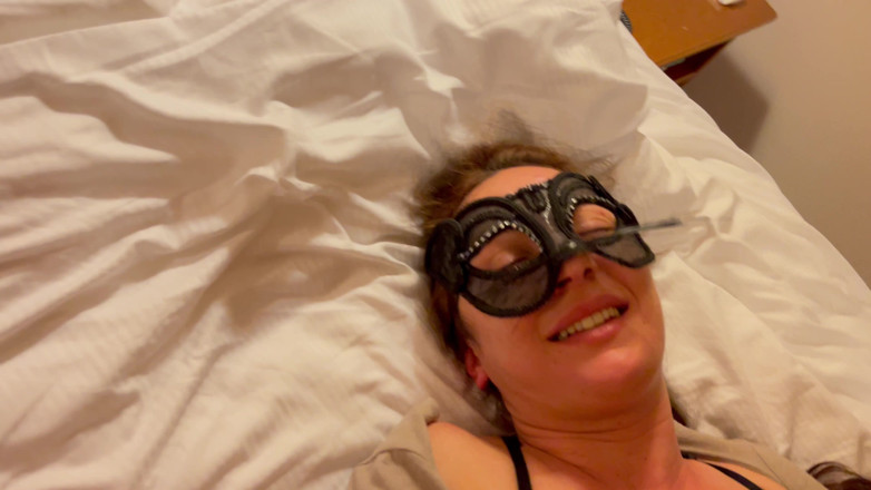 Train2Whore: Stiefzus slechts kort geneukt, Kittislut snel orgasme train2whore - tenger