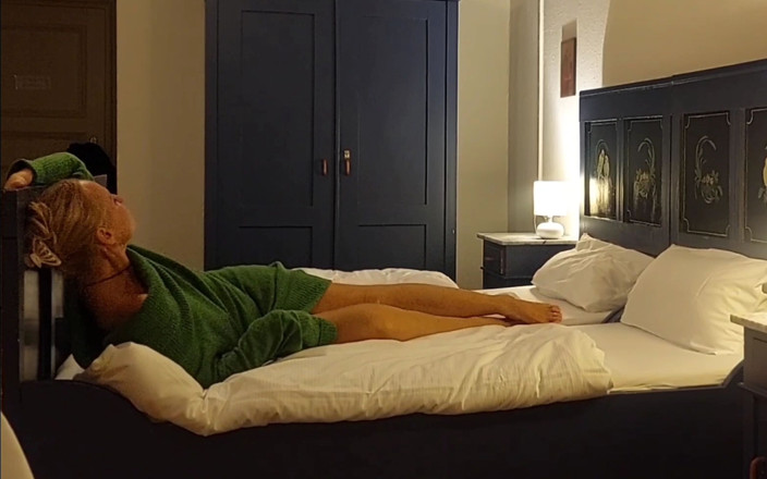 Selena701: Amateur blonde rijpe vrouw seksspelletjes 1